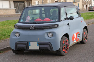 Le contrôle technique de la voiture sans permis est désormais obligatoire