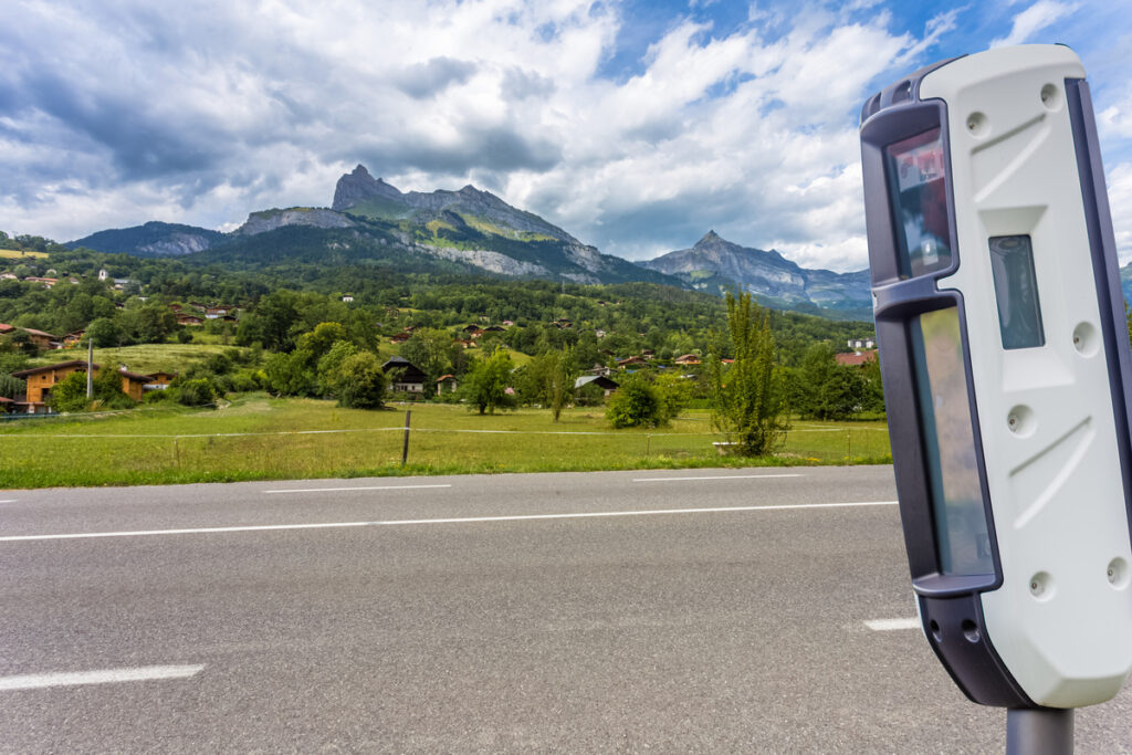 Radar intelligent déployé sur les routes françaises en 2026.